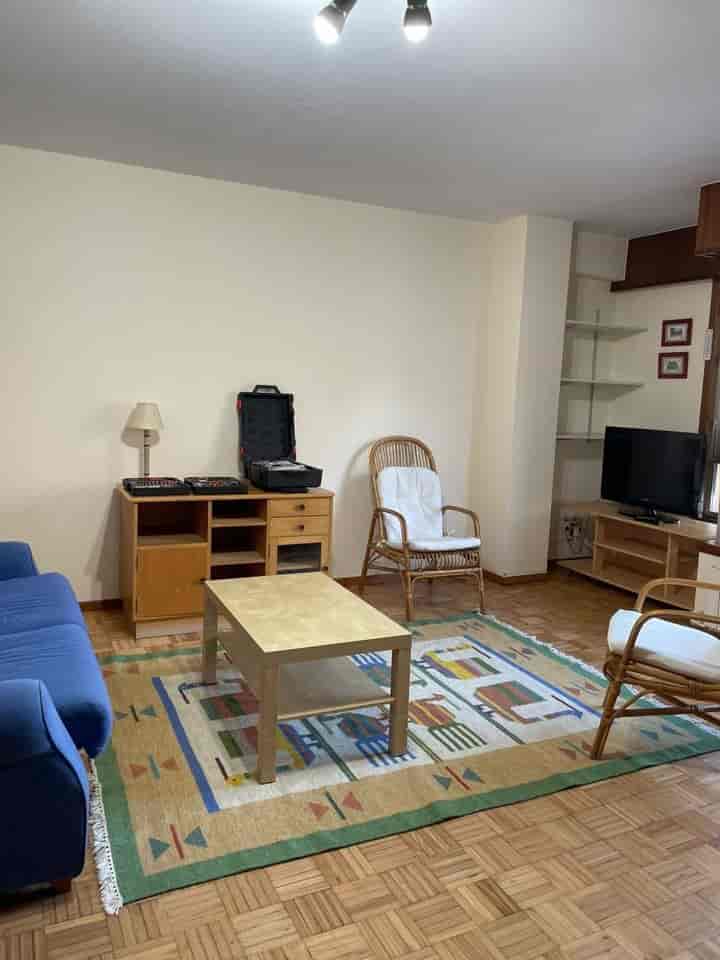 Spacious 3-Bedroom Apartment for Rent in Cuatro Caminos, A Coruña