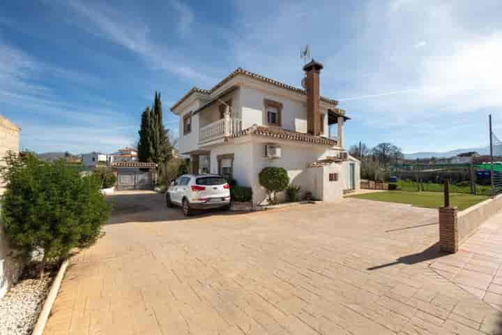 Chalet En Ogíjares: Tu Refugio Ideal Cerca de Granada