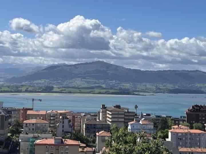 Charming 1-Bedroom Apartment with Stunning Bay Views in Santander