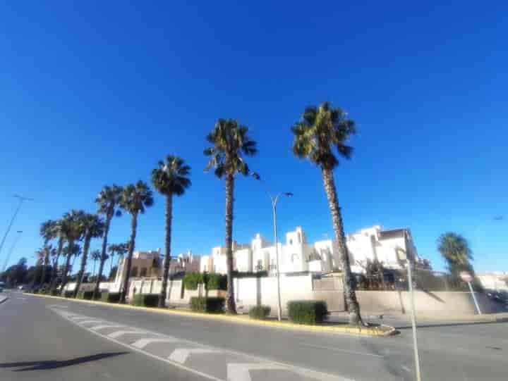 Bungalow encantador em Azahar del Mar, Torrevieja - Apenas a 2 km da Praia!