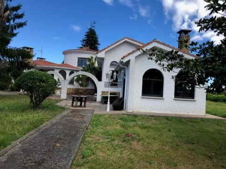 Spacious Chalet for Sale in Paredes, Siero - 7,000 m² Paradise