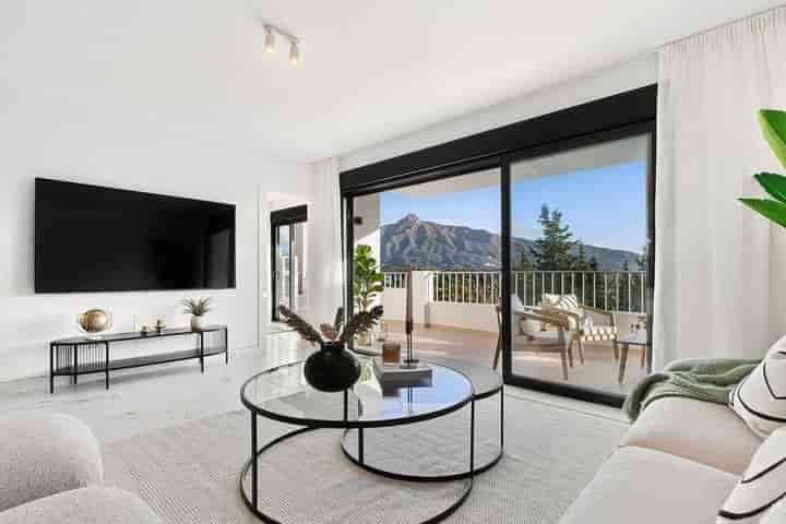 Stilvolle 4-Zimmer-Wohnung in Nueva Andalucía, nur Schritte von Centro Plaza