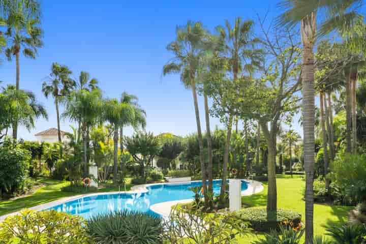 Superbe villa 5-Bed à Las Lomas de Magna, Marbella