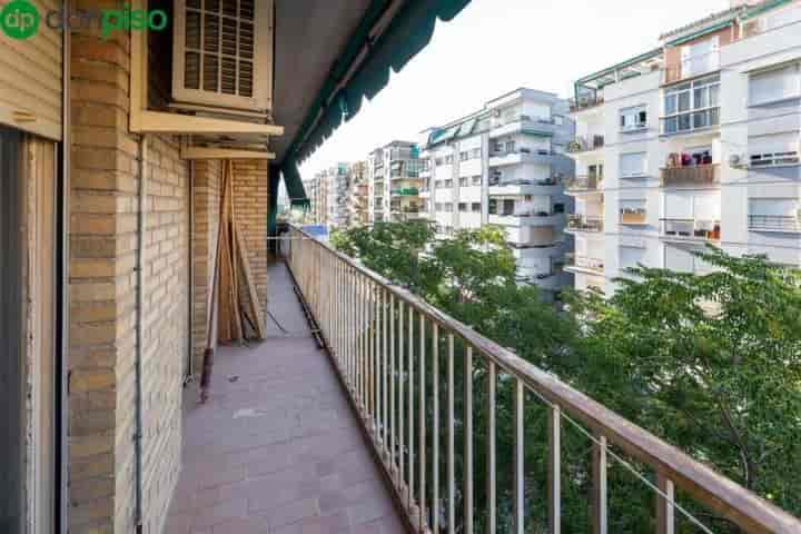 Charming Corner Apartment in Zaidín, Calle Palencia!