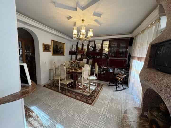 Spacious 5-Bedroom Apartment in Historic Embajadores, Madrid