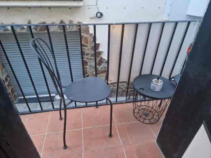 Triplex Apartment with Commercial Space in Central Location, Just Minutes from the Beach