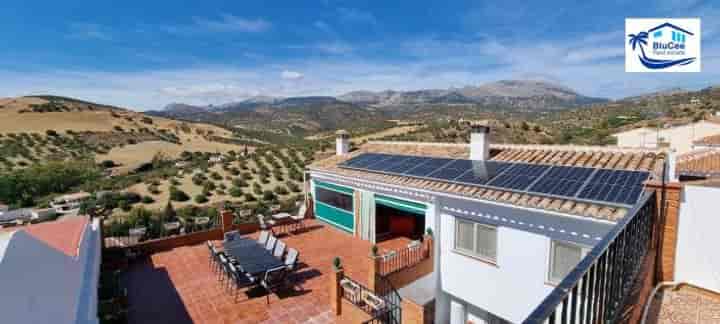 Charming 3-Bedroom Home in Riverside