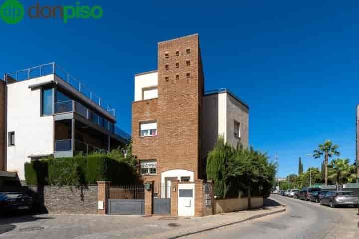 Charming Corner House in Granada Near Palacio de Deportes