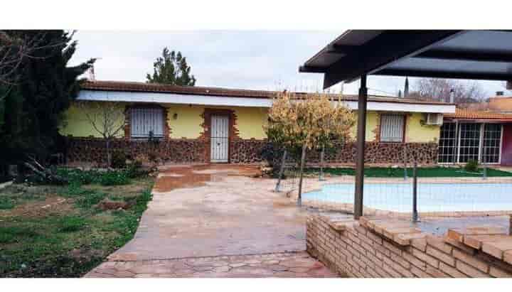 Charming Home with Spacious Garden and Pool in San Mateo de Gallego