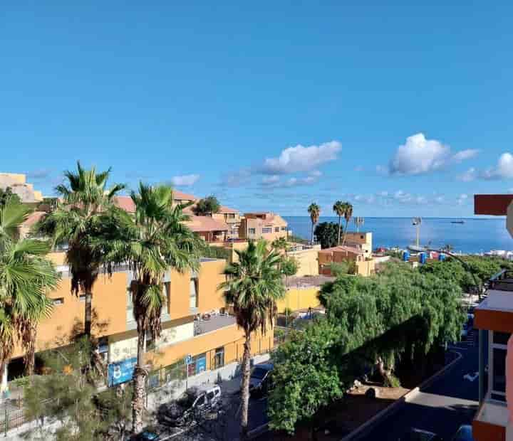 Bright 4-Bedroom Apartment in Las Palmas de G.C. with Stunning Sea Views