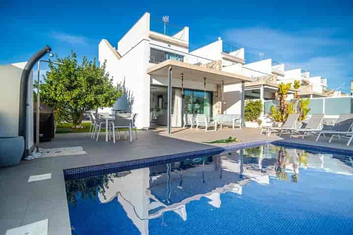 Stunning Modern Villa with Pool in Lomas de Cabo Roig