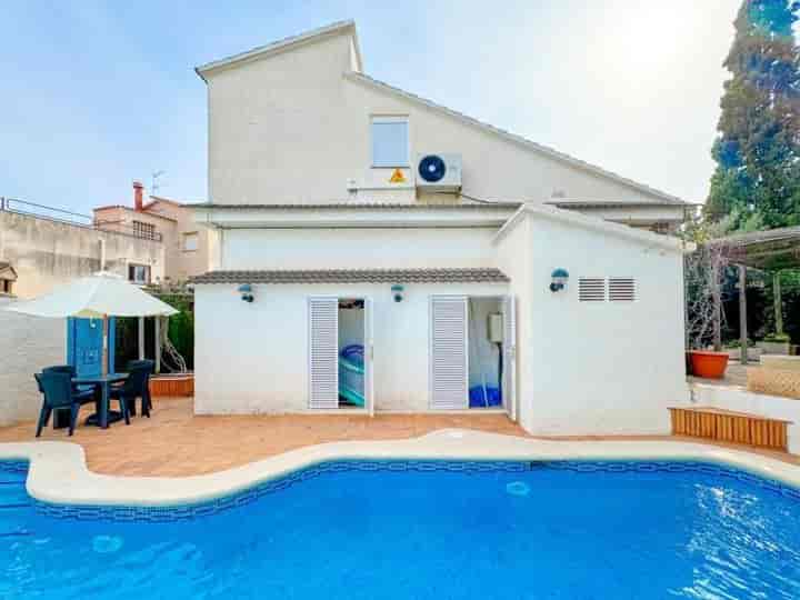 Spacious Family Home with Pool in Moncada, Valencia