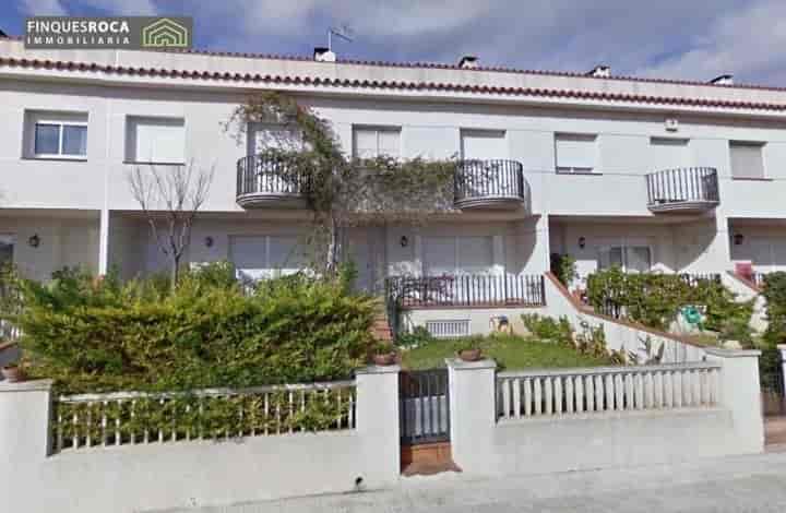 Spacious 5-Bedroom Townhouse near Juanito Beach, La Ràpita