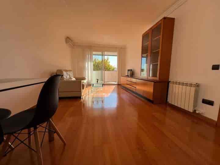 Spectacular 3-Bedroom Apartment on Avenida Onze de Septembre, 08130