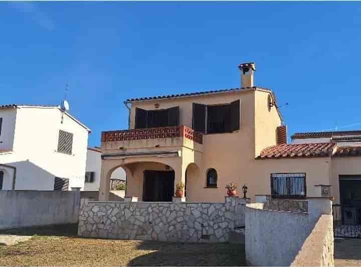 Charming 2-Bedroom House with Large Garden in Riells, Costa Brava