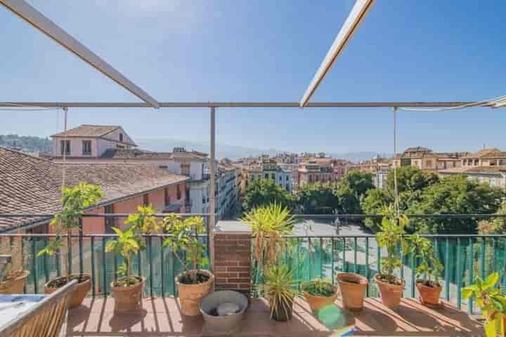 Stunning Triplex in the Heart of Granada with Sierra Nevada Views!