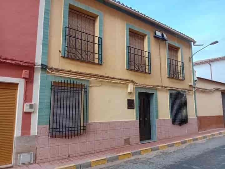 Spacious 4-Bedroom Home in the Heart of Cózar