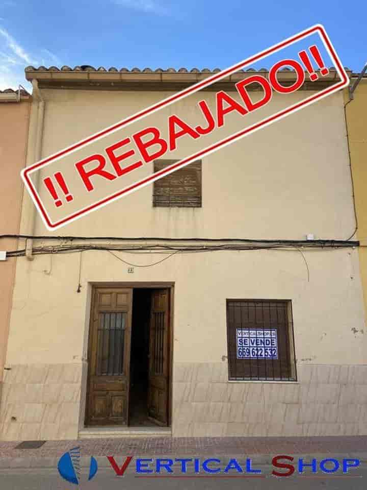 Charming Family Home with Garage in Caudete, Albacete