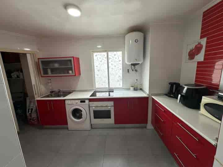 Espacioso apartamento de 3 dormitorios con terraza en La Barriada de La Luz