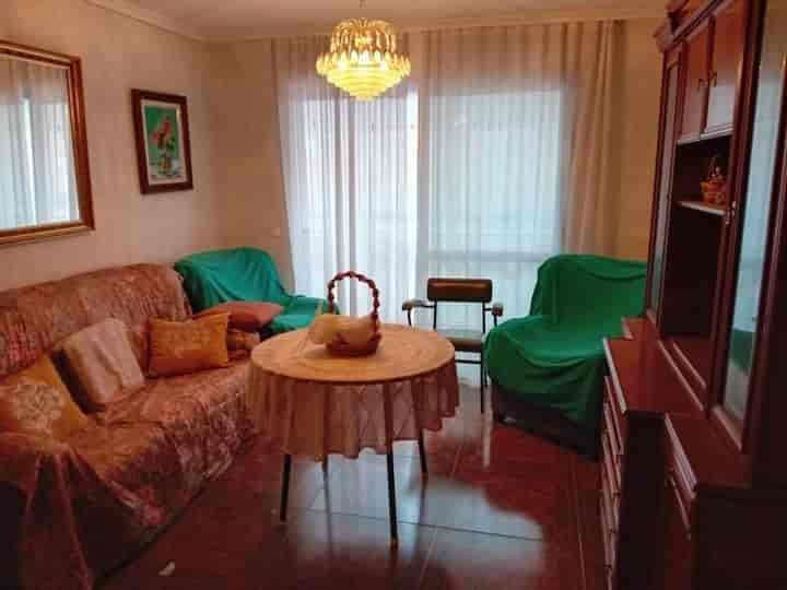 Spacious 3-Bedroom Apartment in Ciudad Real - Perfect Location!