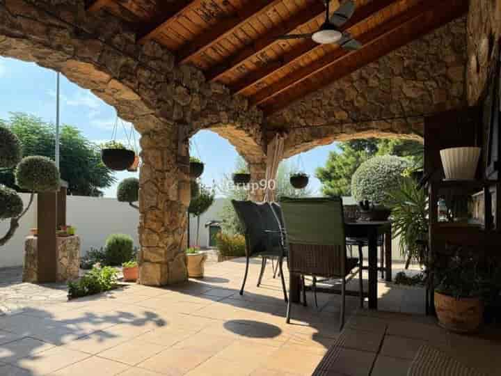 Stunning Chalet in Vilanova de Segrià - Your Dream Home Awaits!