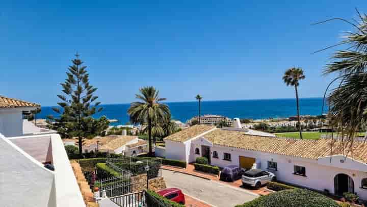 Refurbished Townhouse in Los Carmenes – Prime Location!