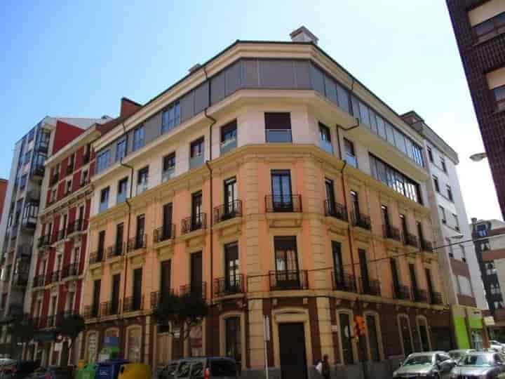 Charming Fully Furnished Apartment in City Center, Just Steps from Begoña Park