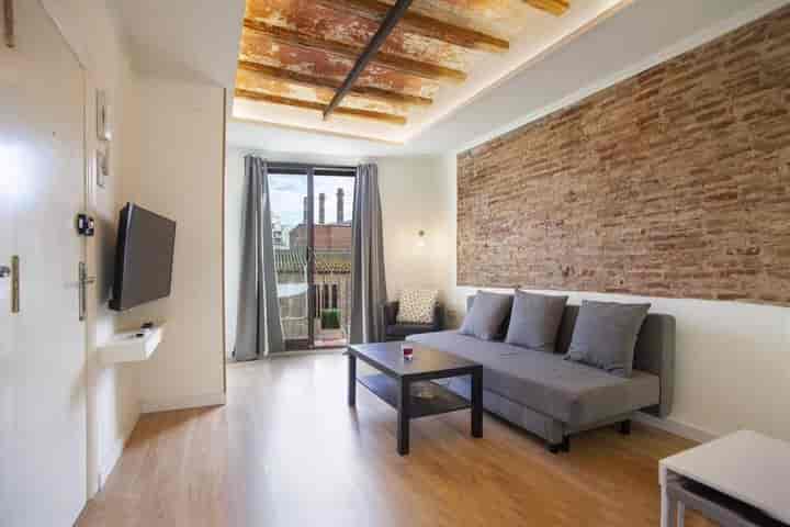 Charming One-Bedroom Apartment for Seasonal Rental in Central Barcelona