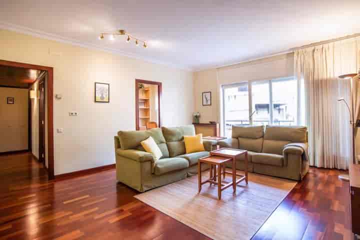 Spacious 3-Bedroom Apartment in Eixample-Sagrada Familia, Barcelona