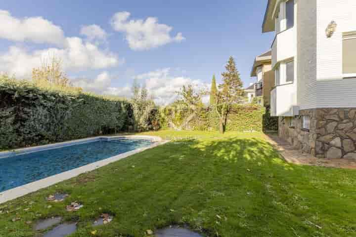 Stunning Independent House in Pozuelo - Your Family's Dream Home!