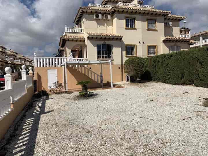 Charming South-Facing Corner Villa in Lomas de Cabo Roig