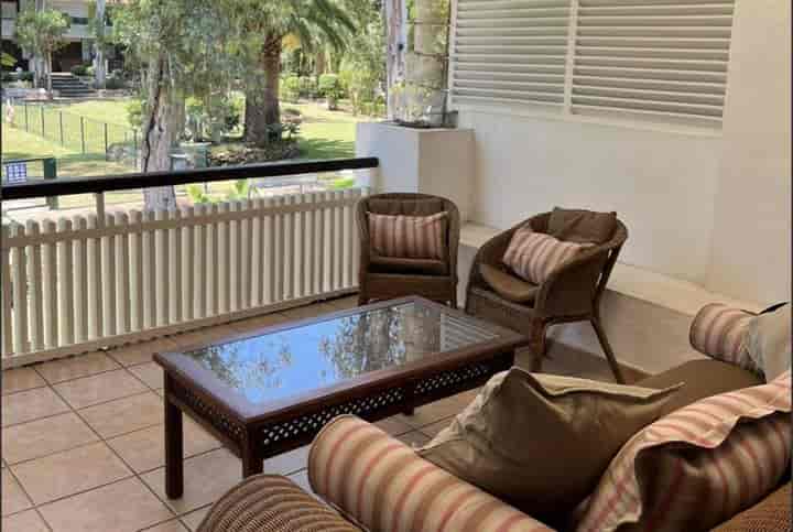Chic Top-Floor lägenhet i Puerto Banús, Marbella