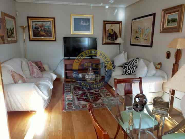 Spacious Corner Townhouse in La Virgen del Camino