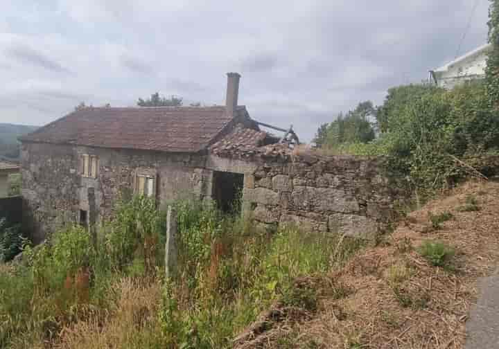 Charming Fixer-Upper in Barro - Perfect for Pilgrims!