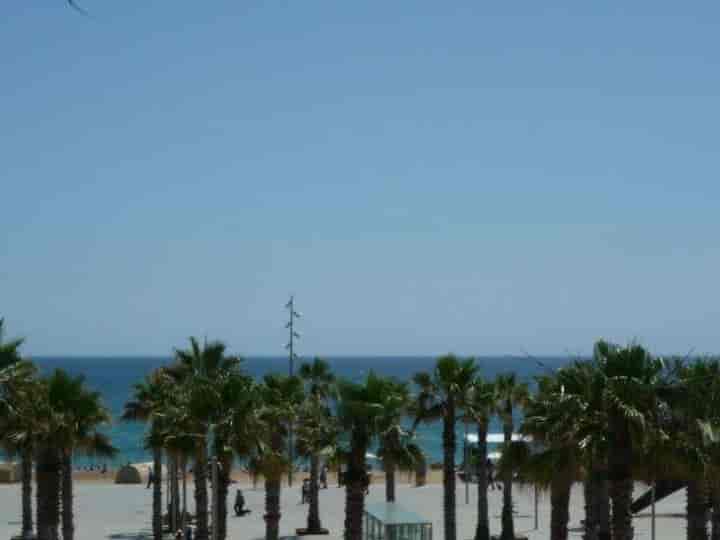 Charming 2-Bedroom Apartment in La Barceloneta, Just Steps from the Beach!