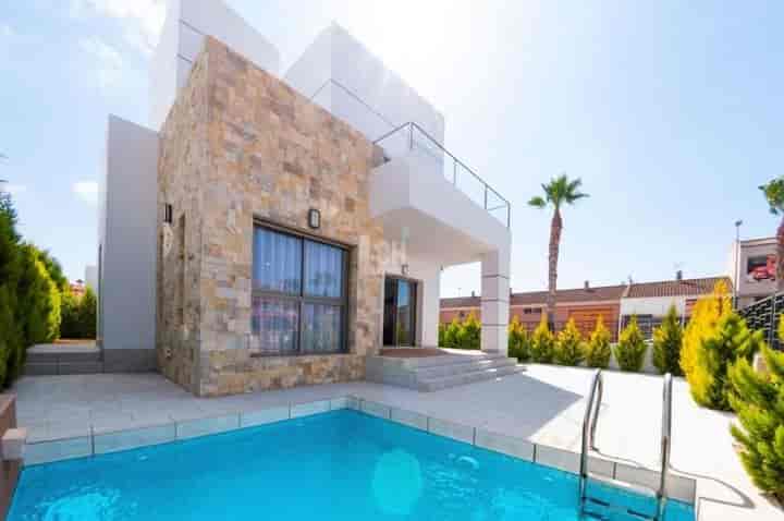 Stunning Villa in Los Alcázares – Your Dream Coastal Retreat!