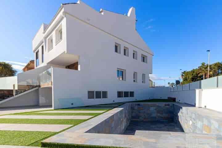 Charming Villa in El Mojón - Steps from the Beach!