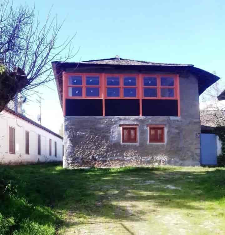 Charming Chalet in Cabañas Raras, Cortiguera - Perfect Retreat!