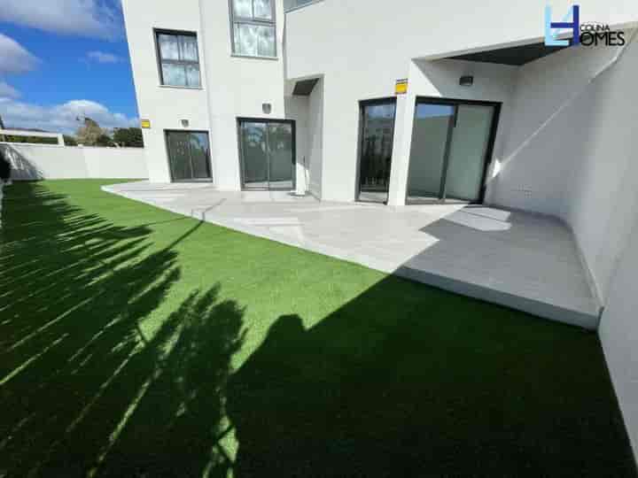 Apartamento de nueva planta baja con jardín en Playamar