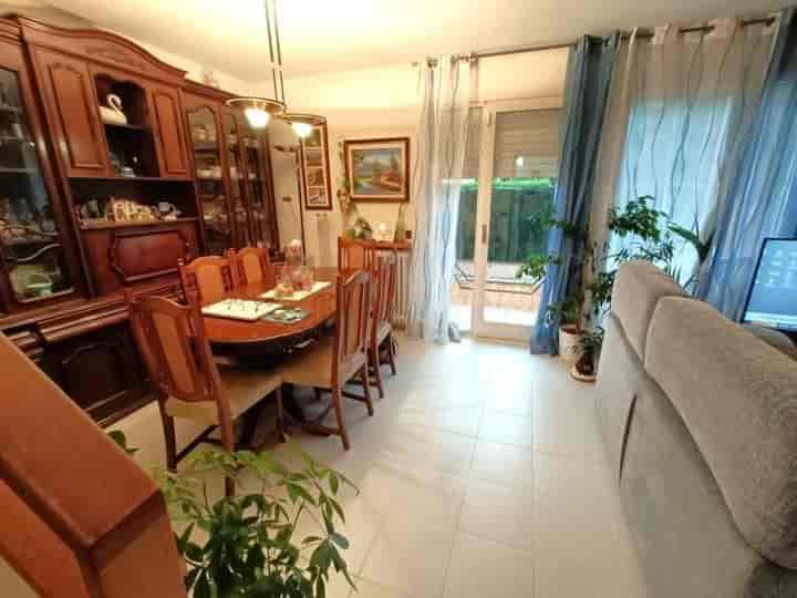 Charming Townhouse in Sant Pere Martir - Perfect for Families!