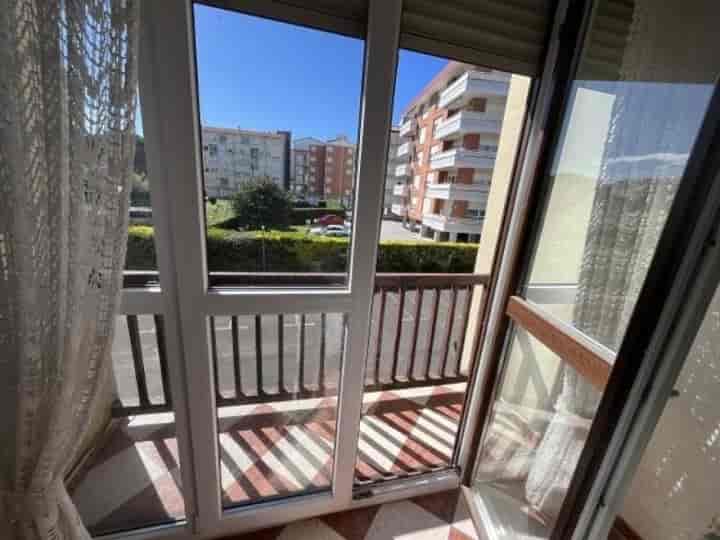 Sunny 4-Bedroom Flat in Suances, Steps from Playa de la Concha