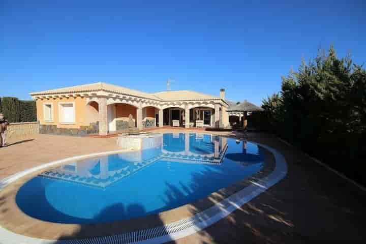 Charming Villa near Caudete with Pool and Spacious Gardens