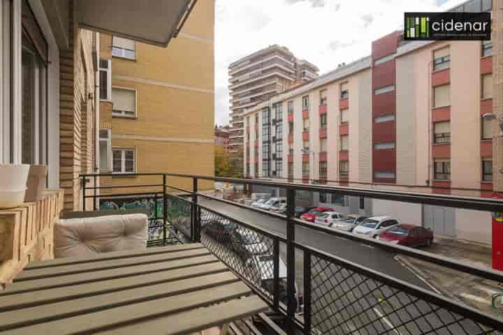 Modern & Bright 3-Bedroom Apartment in Iturrama, Pamplona