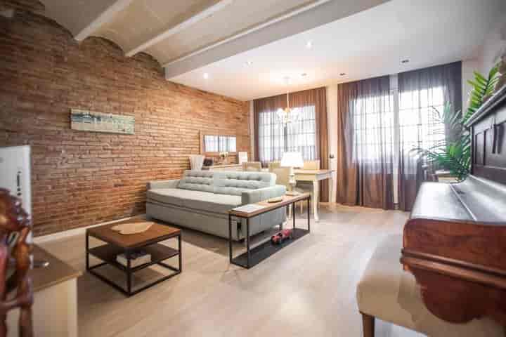 Charming Renovated Apartment with Terrace in Sant Antoni, Barcelona