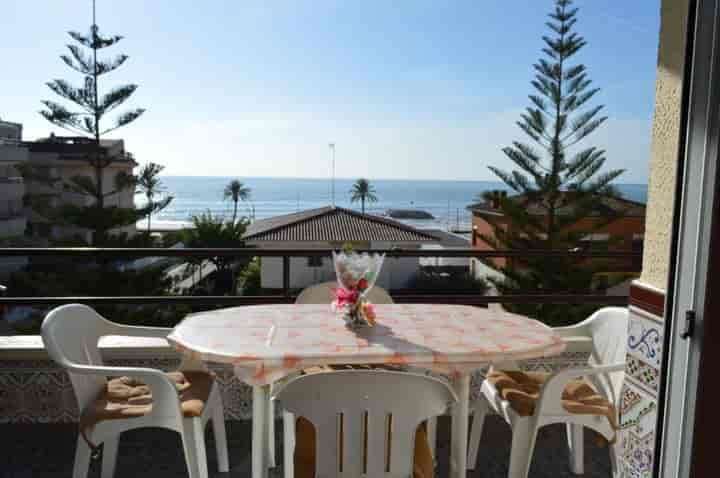 Charming 3-Bedroom Apartment in 2nd Line from the Sea!