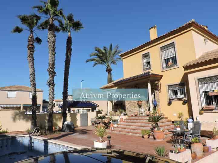 Stunning 4-Bedroom Villa with Pool in Torrevieja