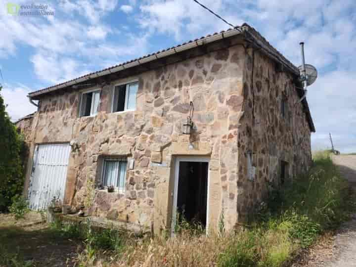 Charming 3-Bedroom Mountain Home in Piedrahíta de Muño, Burgos