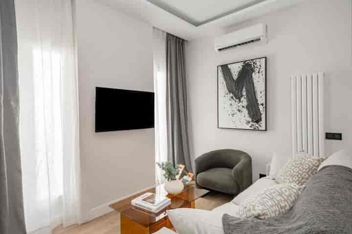 Chic City Living near Puerta del Sol - Your Dream Home Awaits!