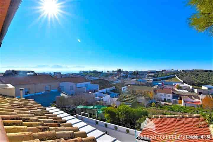 Sunny 3-Bedroom Flat in the Heart of Begíjar, Jaén