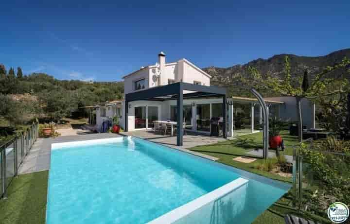 Charming Villa in Palau-Saverdera - Just Minutes from the Beach!